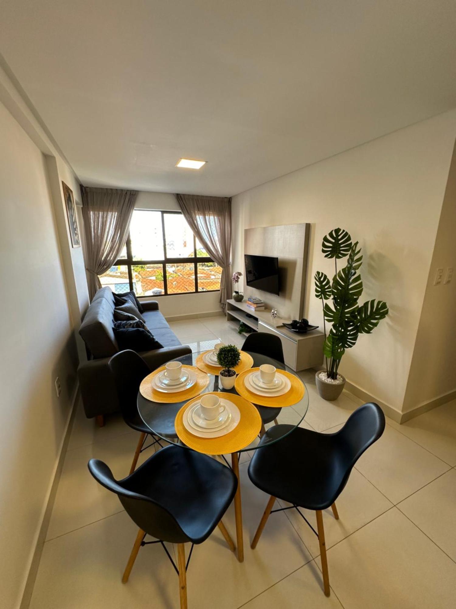 2 Quartos Na Localizacao, Com Piscina, Proximo A *