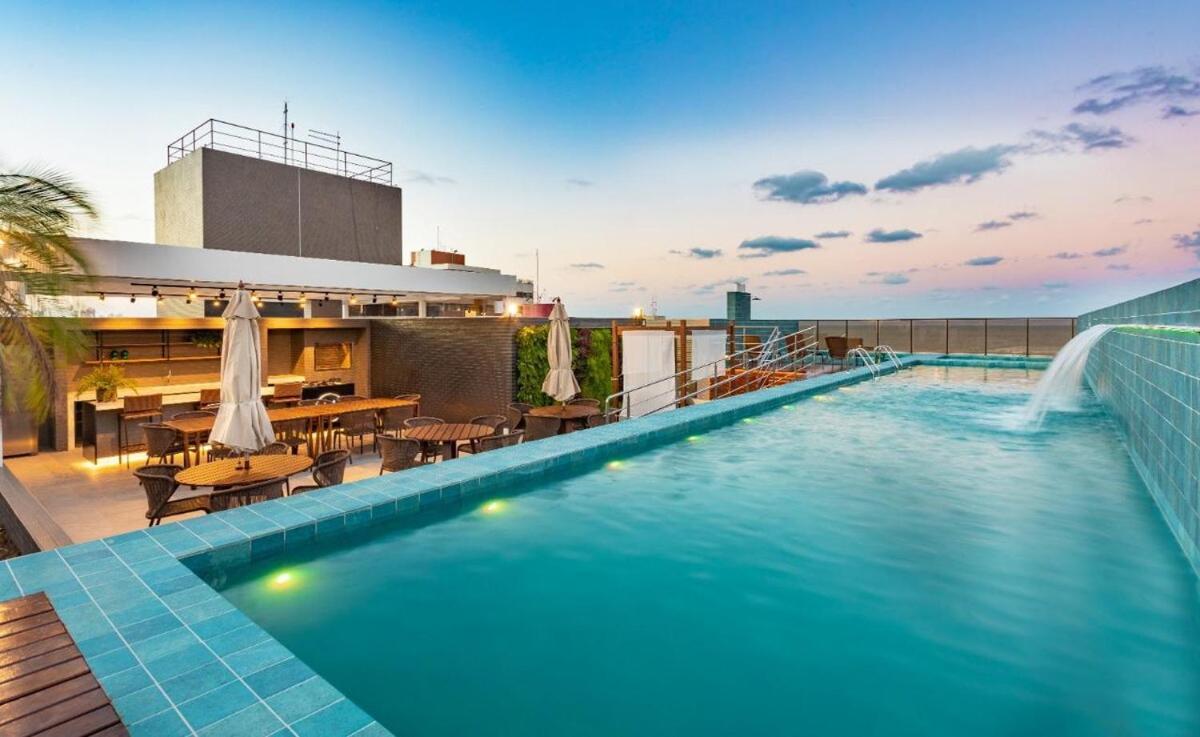 Apartamento 2 Quartos Na Localizacao, Com Piscina, Proximo A *